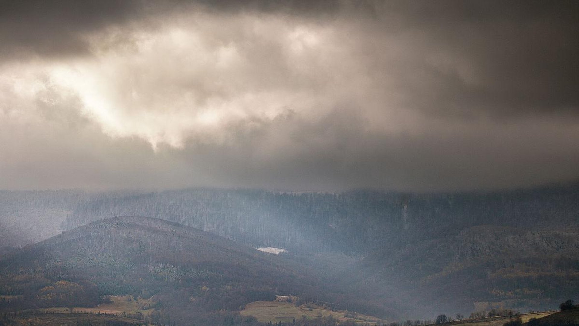 ciel changeant montagne brouillard soudain tempête